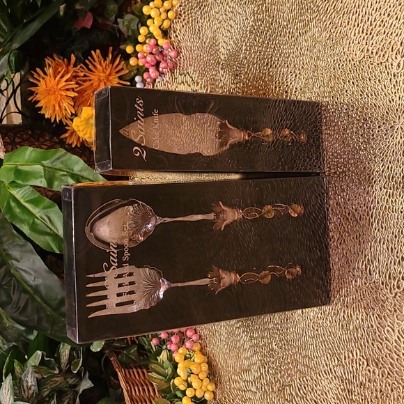 2 Saints Fork and Spoon Serveware Set and Matching 2 Saints Cake Knife - Picture 3 of 8
